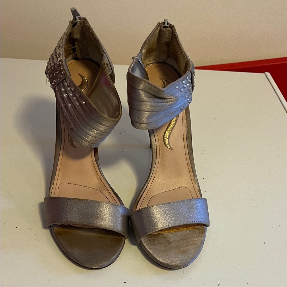 Preowned Chic Silver Women's Heels with Rhinestone Detail